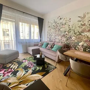 Brand New #hollan#3bedr#2bathr#freeparking Apartament